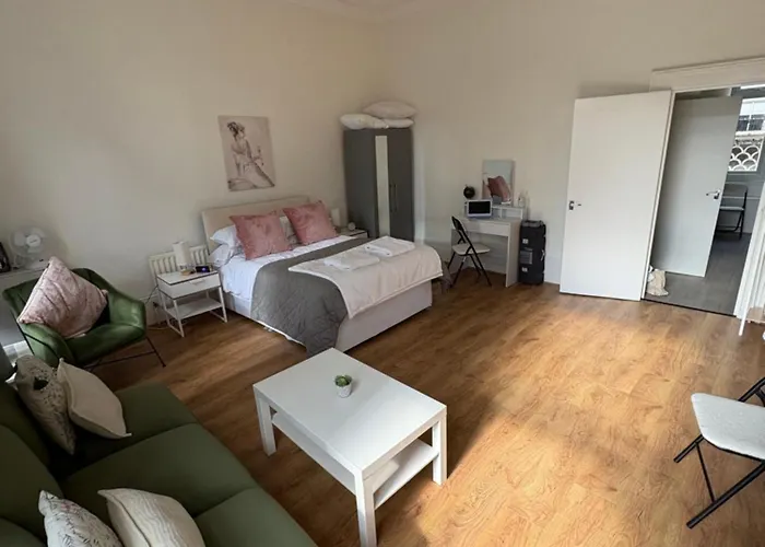 Spacious 4 Bed Entire Property Studio Plus 3 Bedrooms Notting Hill