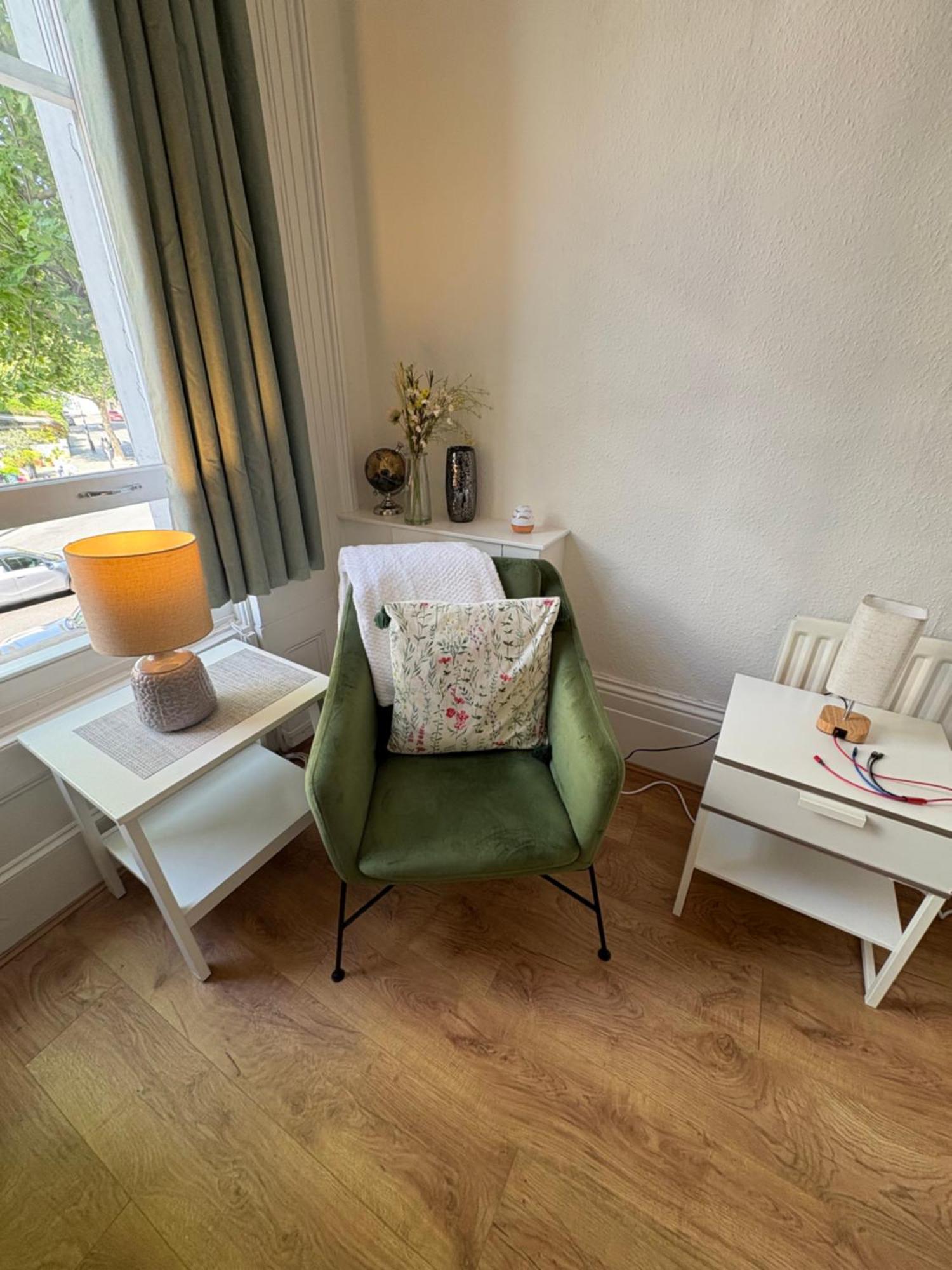 Spacious 4 Bed Entire 3 Bedrooms Notting Hill Casa de Férias *
