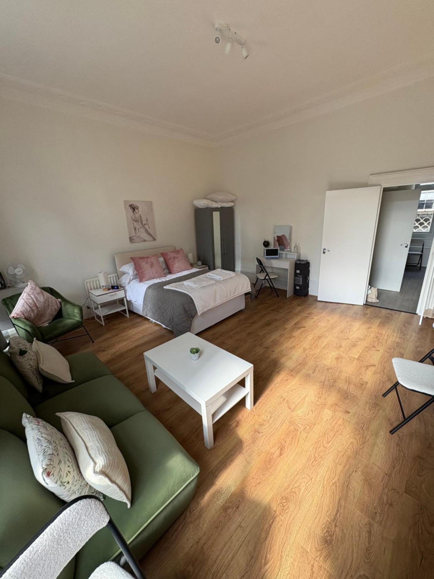 Spacious 4 Bed Entire 3 Bedrooms Notting Hill *